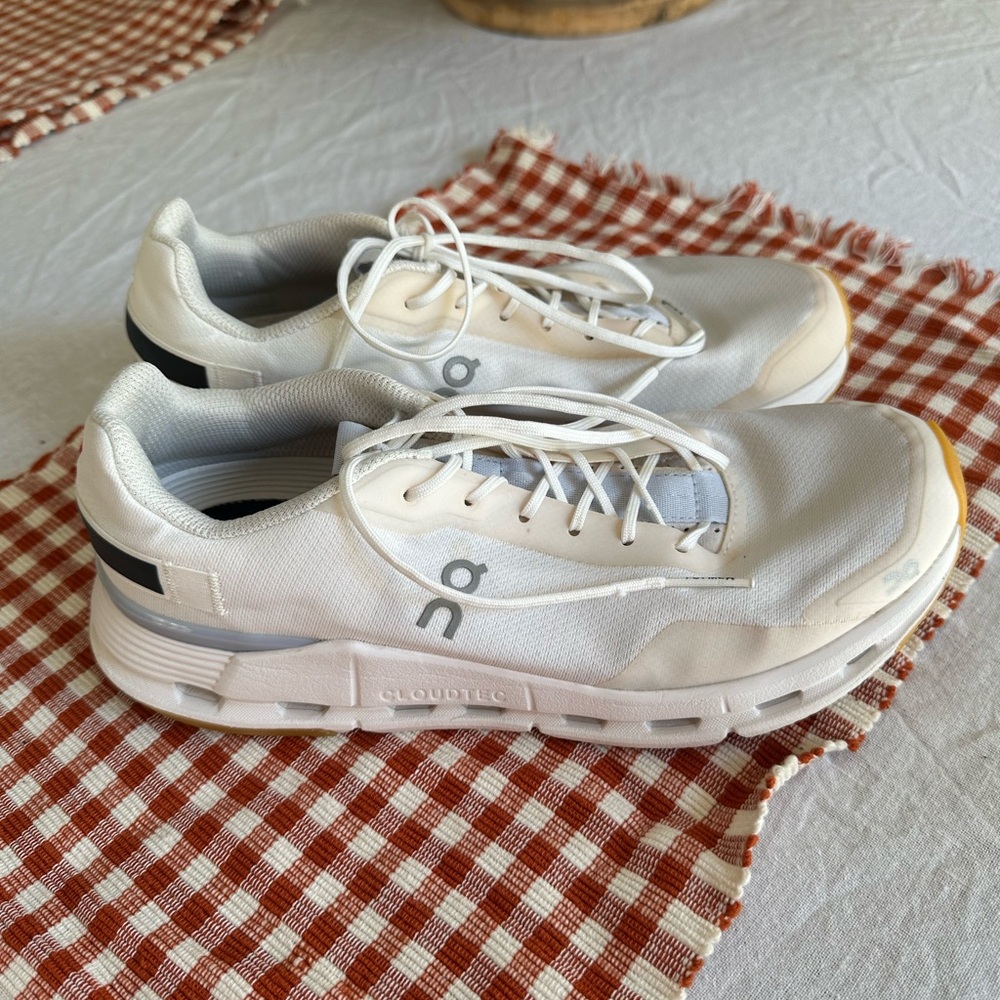 On Cloud women sz 10